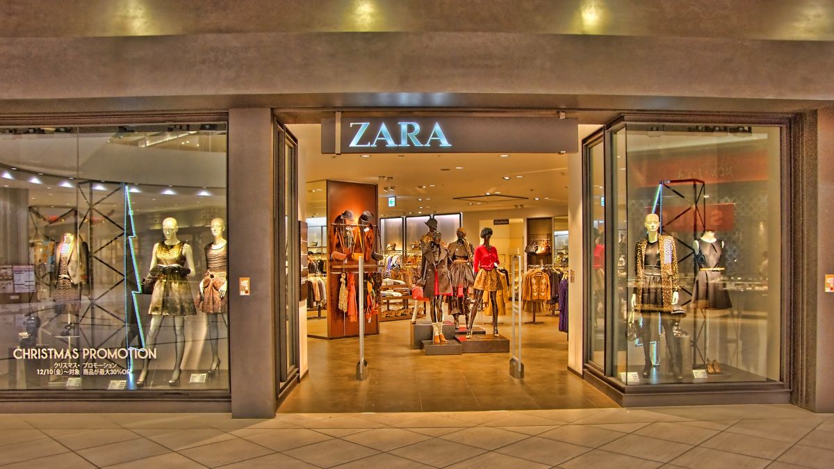 Zara frappe très fort avec le retour de sa sublime jupe la plus vendue de 2018 !
