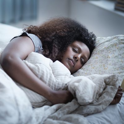 Dormir plus vite : découvrez la marche mentale